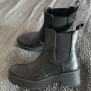 Dirty Laundry Black Ankle Boot 7
